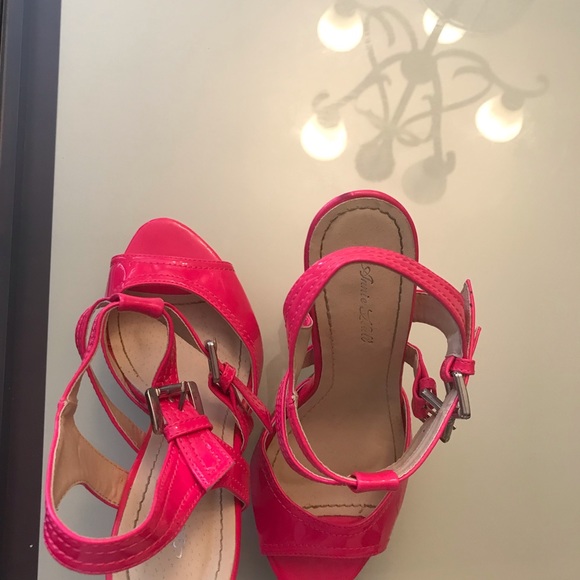 Very beautiful pair of heels, glossy pink. - Picture 5 of 7